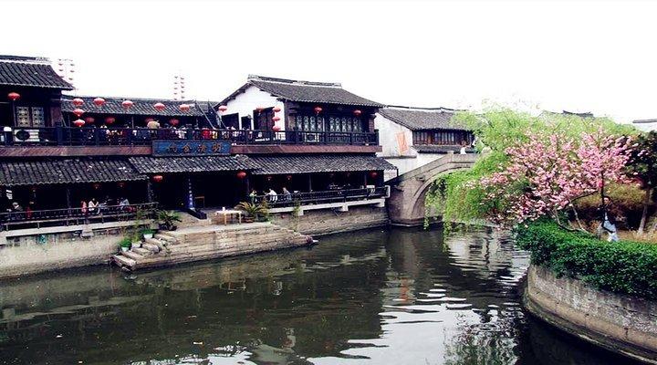 相扑选手大跳跃